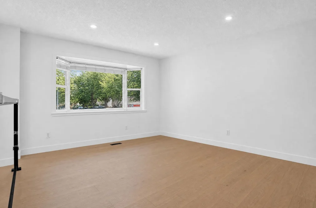 6285 173A Street, Surrey, BC - House for Sale - Photo 13 of 37 6285 173A Street, Surrey, BC - House for Sale - Photo 13 of 37
