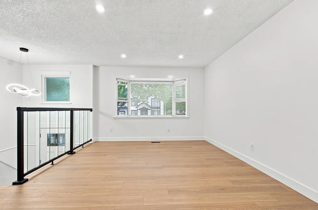 6285 173A Street, Surrey, BC - House for Sale - Photo 7 of 37 6285 173A Street, Surrey, BC - House for Sale - Photo 7 of 37