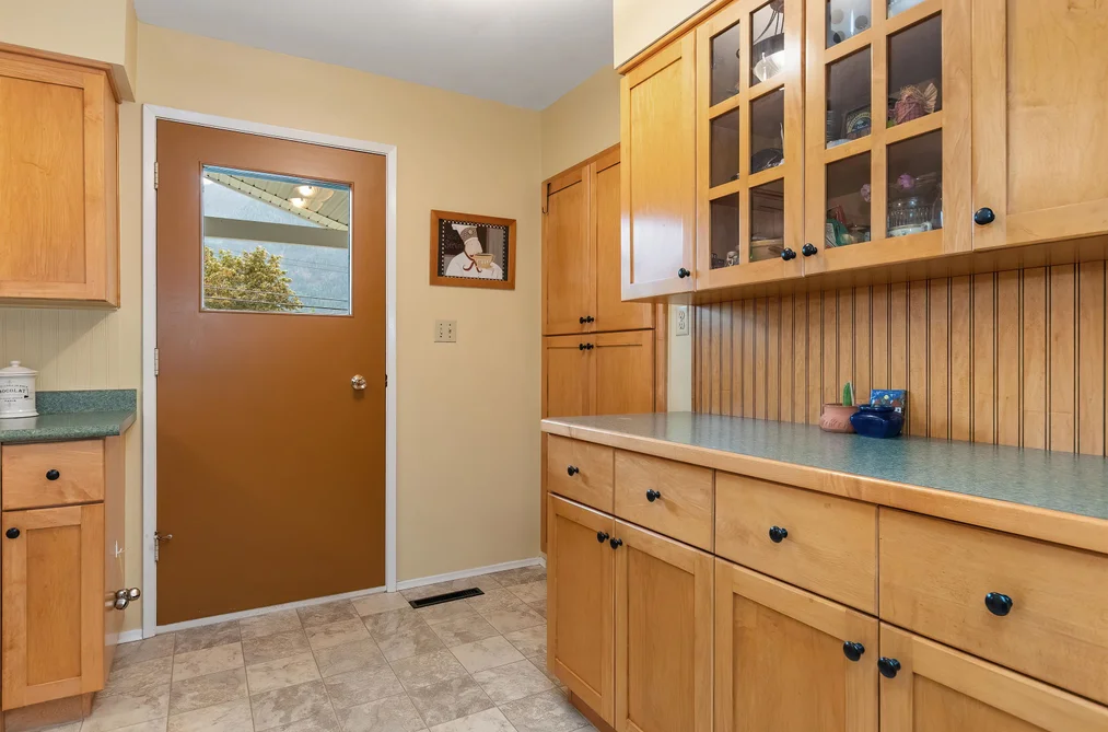 630 HAZEL STREET, Hope BC V0X 1L0, Hope BC — Residential for Sale — Photo 3 of 40
