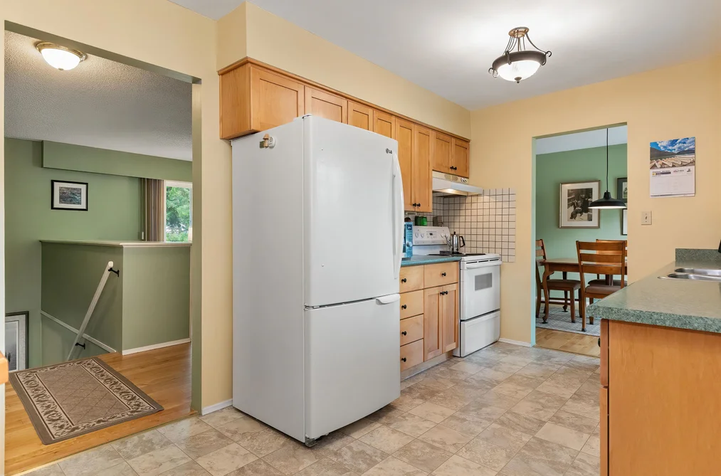 630 HAZEL STREET, Hope BC V0X 1L0, Hope BC — Residential for Sale — Photo 4 of 40