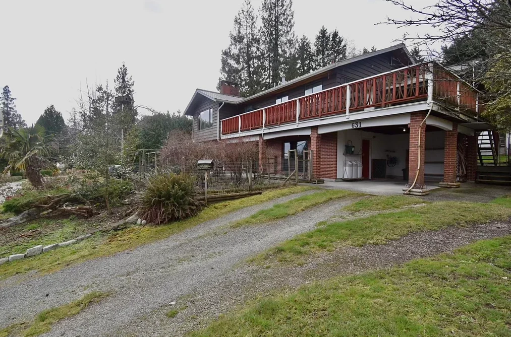 House for sale at 631 Wyngaert Road Gibsons British Columbia - MLS: R3092459
