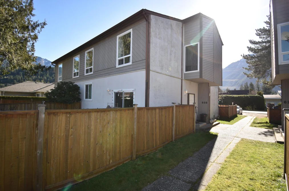 Townhouse for sale at 633 Douglas Street Hope British Columbia - MLS: R3100098