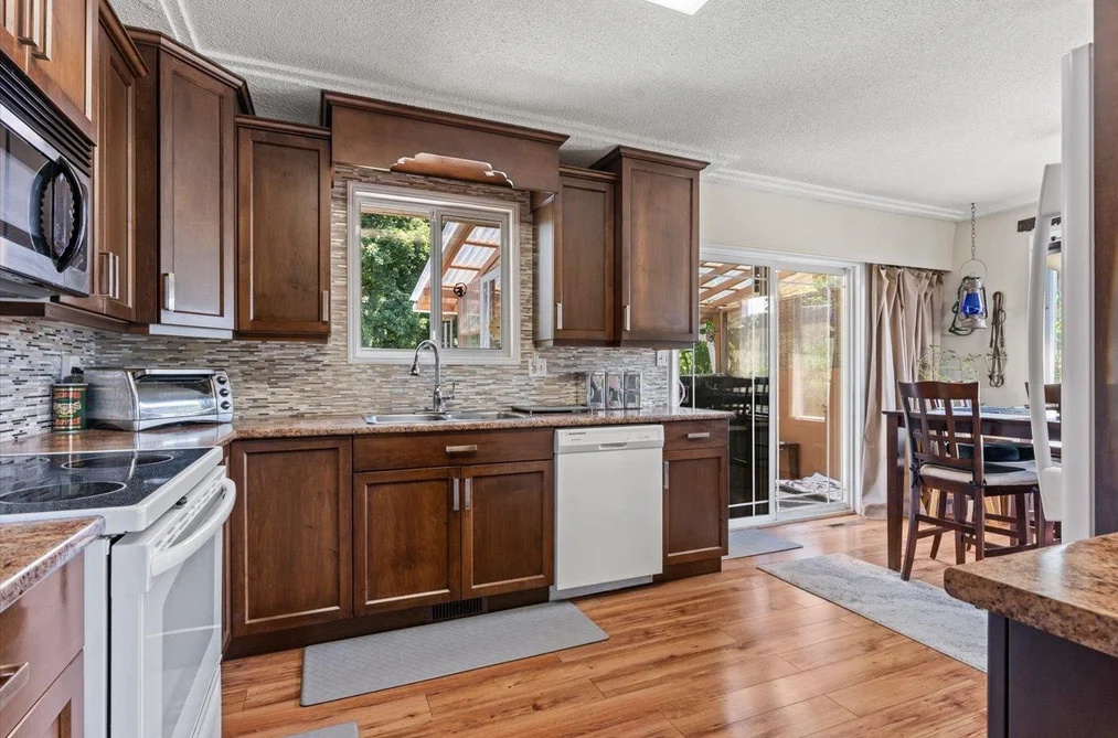6336 REID ROAD, Chilliwack BC V2R 3H1, Chilliwack BC — Residential for Sale — Photo 8 of 36