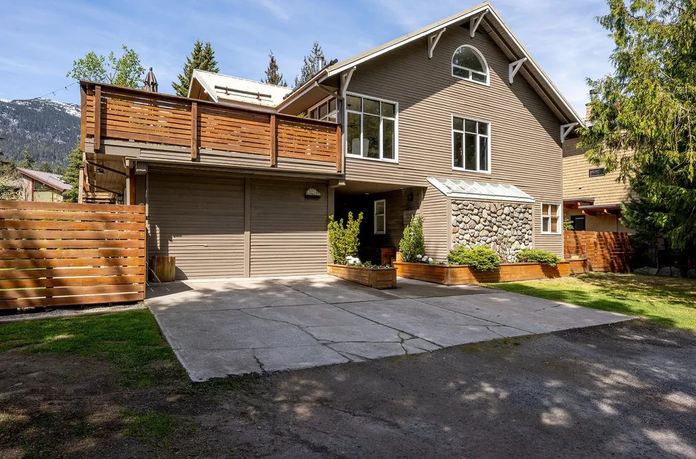 House for sale at 6343 Easy Street Whistler British Columbia - MLS: R3145271