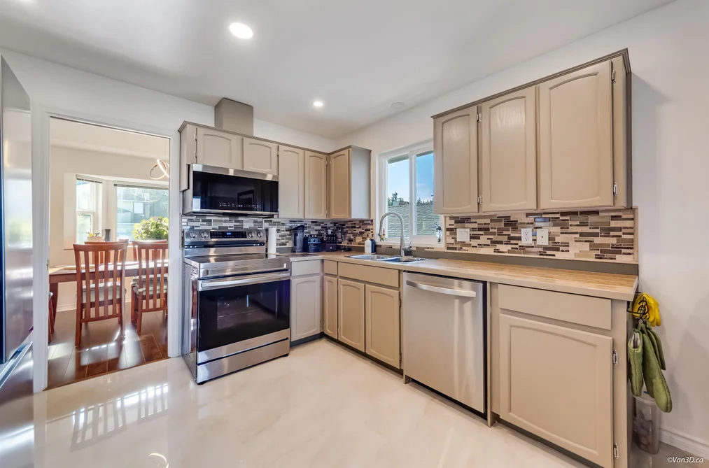 635 LOST LAKE DRIVE, Coquitlam BC V3C 5G4, Coquitlam BC — Residential for Sale — Photo 11 of 40