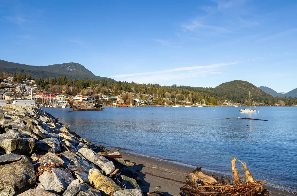 636 BAY ROAD, Gibsons BC V0N 1V8, Gibsons BC — Residential for Sale - Photo 2