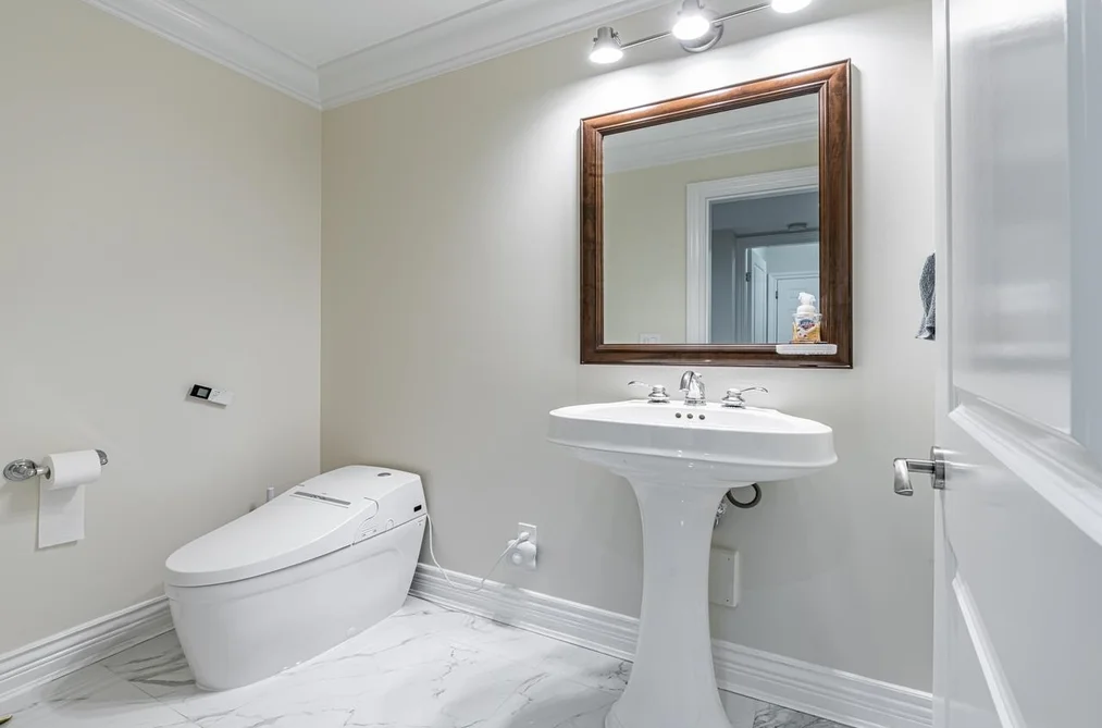 6386 LARKIN DRIVE, Vancouver, BC — Residential Income for Sale — Photo 16 of 38