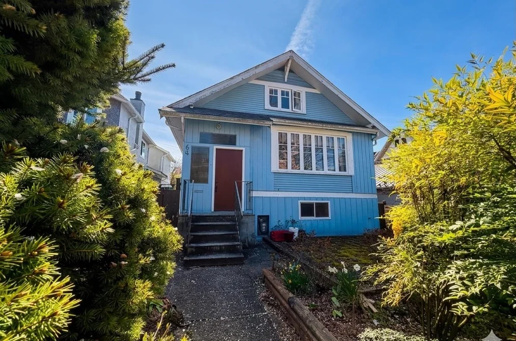 House for sale at 64 W 14th Avenue Vancouver British Columbia - MLS: R3111531