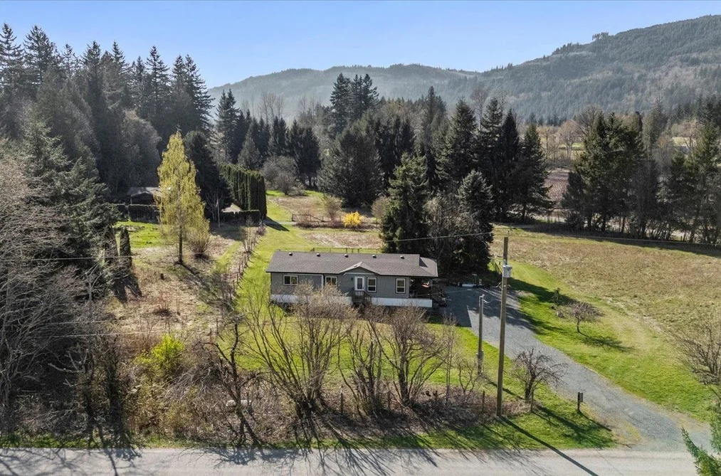 House for sale at 640 Maple Falls Road Columbia Valley British Columbia - MLS: R3109360