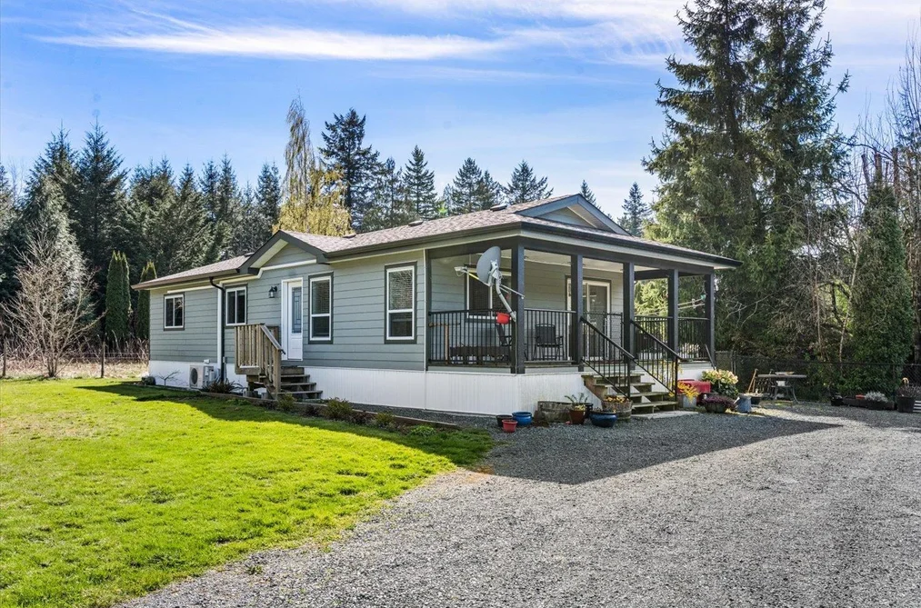 640 MAPLE FALLS ROAD, Columbia Valley BC V2R 4X7, Columbia Valley BC — Residential for Sale - Photo 2