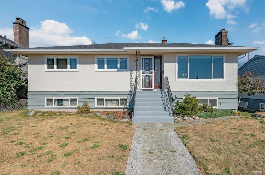 House for sale at 6407 Clinton Street Burnaby British Columbia - MLS: R3141375