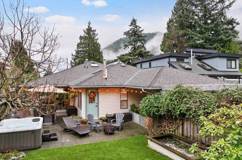 House for sale at 6422 Douglas Street West Vancouver British Columbia - MLS: R3108675