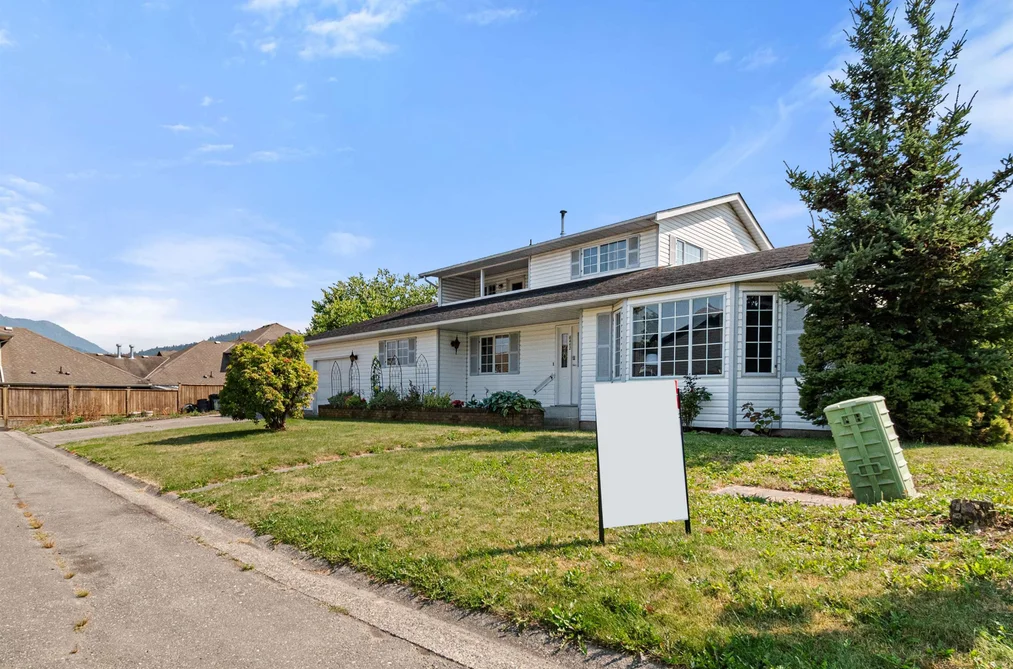6442 SWANSON STREET, Chilliwack BC V2R 1R2, Chilliwack BC — Residential for Sale - Photo 2