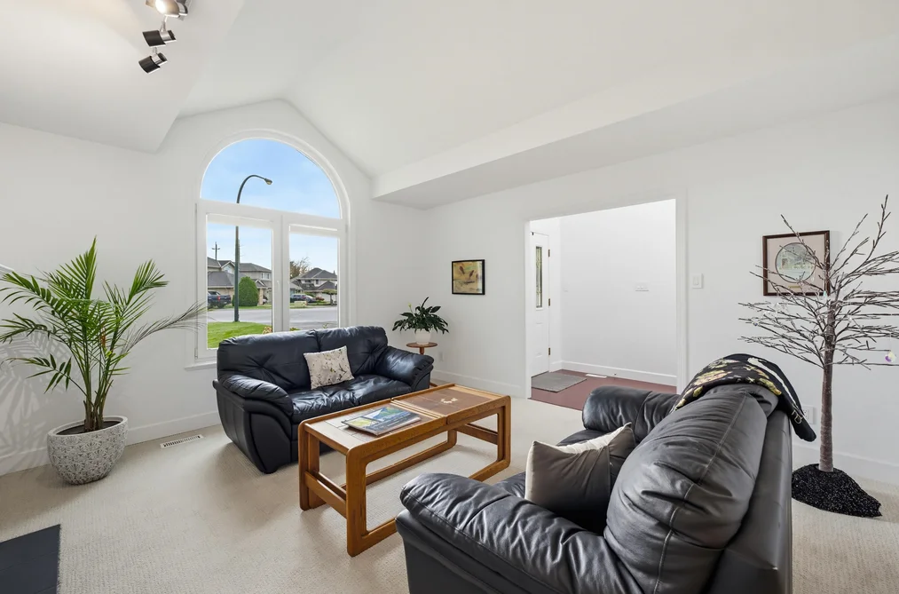 6469 Meadow Place, Ladner, BC - House for Sale - Photo 12 of 40 6469 Meadow Place, Ladner, BC - House for Sale - Photo 12 of 40