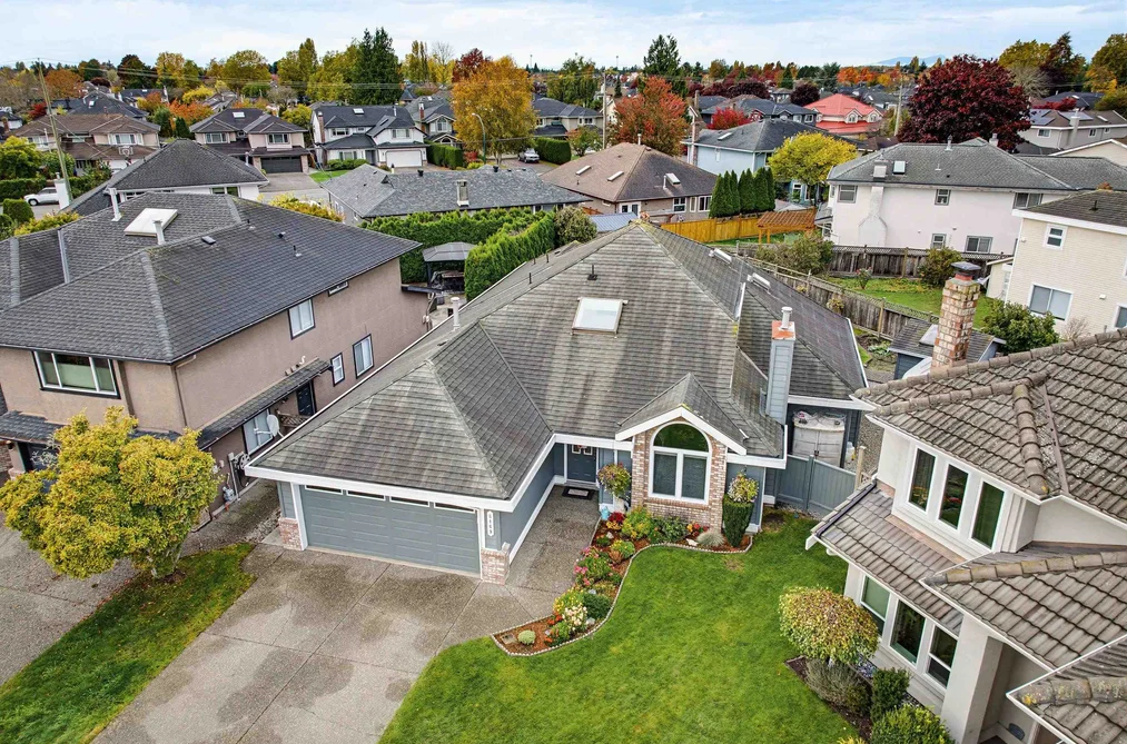 6469 Meadow Place, Ladner, BC - House for Sale - Photo 5 of 40 6469 Meadow Place, Ladner, BC - House for Sale - Photo 5 of 40