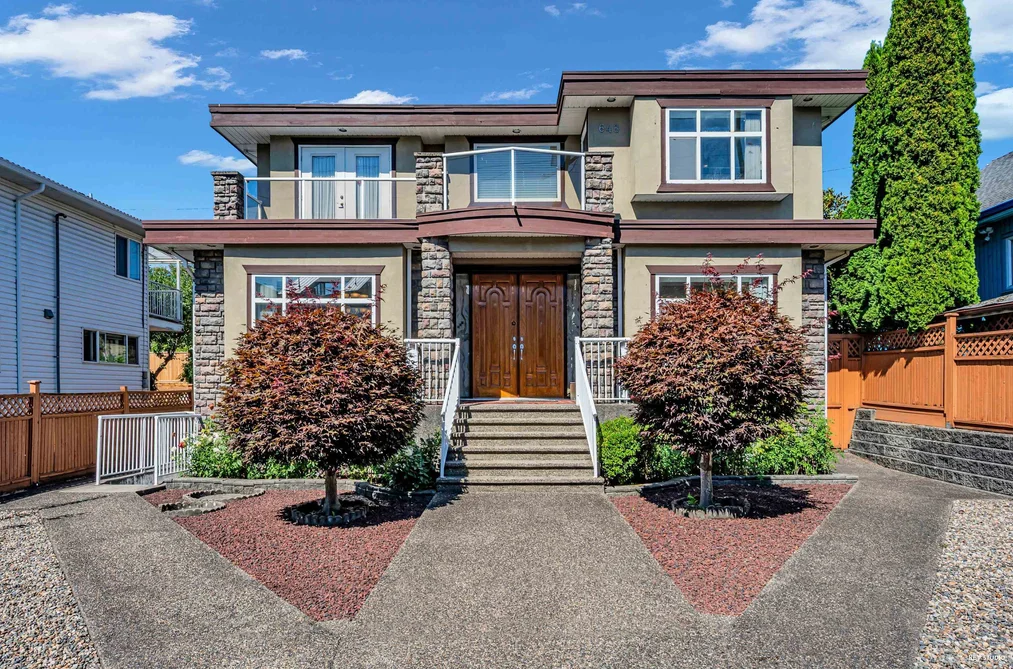 House for sale at 648 E 3rd Street North Vancouver British Columbia - MLS: R3038610