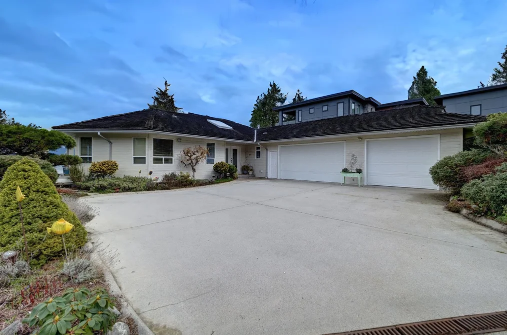 6484 N GALE AVENUE, Sechelt BC V7Z 0L1, Sechelt BC — Residential for Sale - Photo 2