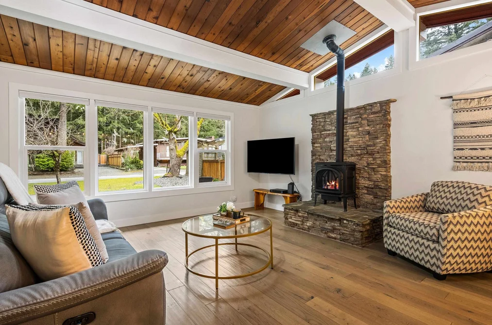 649 MOUNTAIN VIEW ROAD, Cultus Lake BC V2R 4Z6, Cultus Lake BC — Residential for Sale - Photo 2