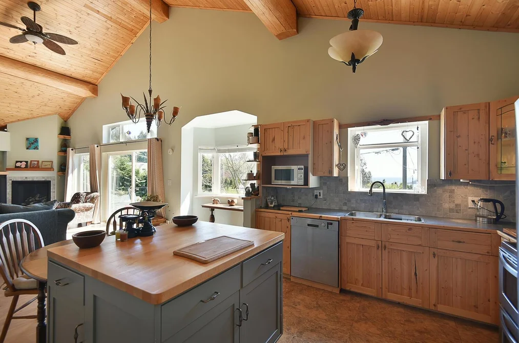 6508 LYNNWOOD COURT, Sechelt BC V7Z 0S9, Sechelt BC — Residential for Sale - Photo 2