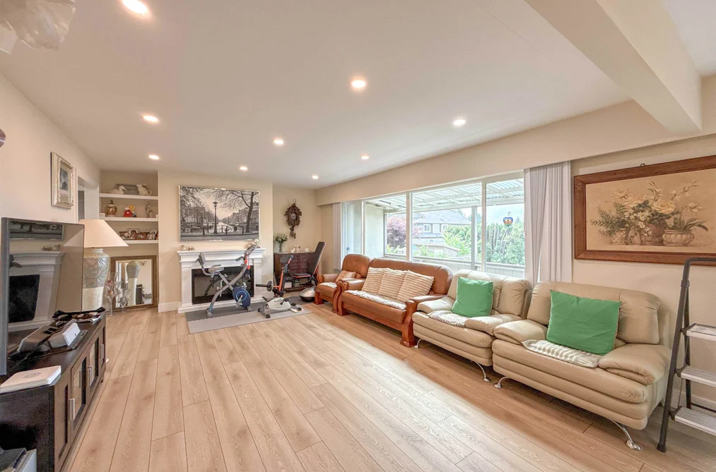 652 SHAW AVENUE, Coquitlam BC V3K 2R6, Coquitlam BC — Residential for Sale - Photo 2