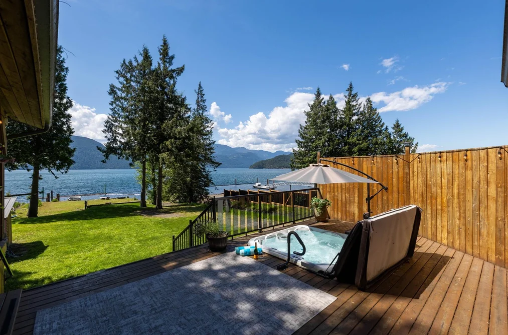 House for sale at 6535 Rockwell Drive Harrison Hot Springs British Columbia - MLS: R3129450