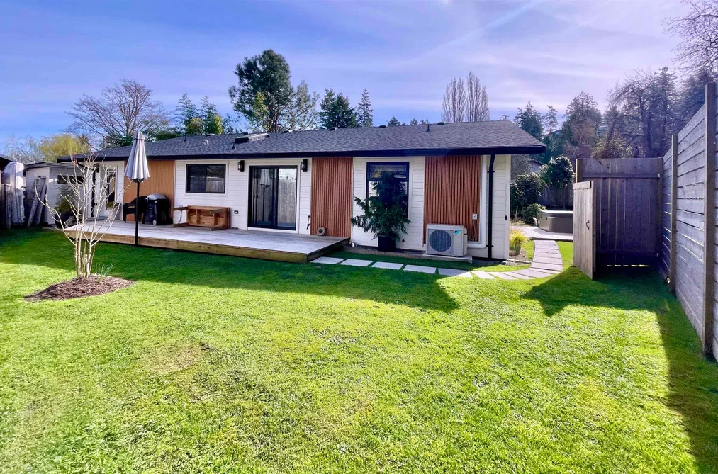 655 DOUGALL ROAD, Gibsons BC V0N 1V8, Gibsons BC — Residential for Sale - Photo 2