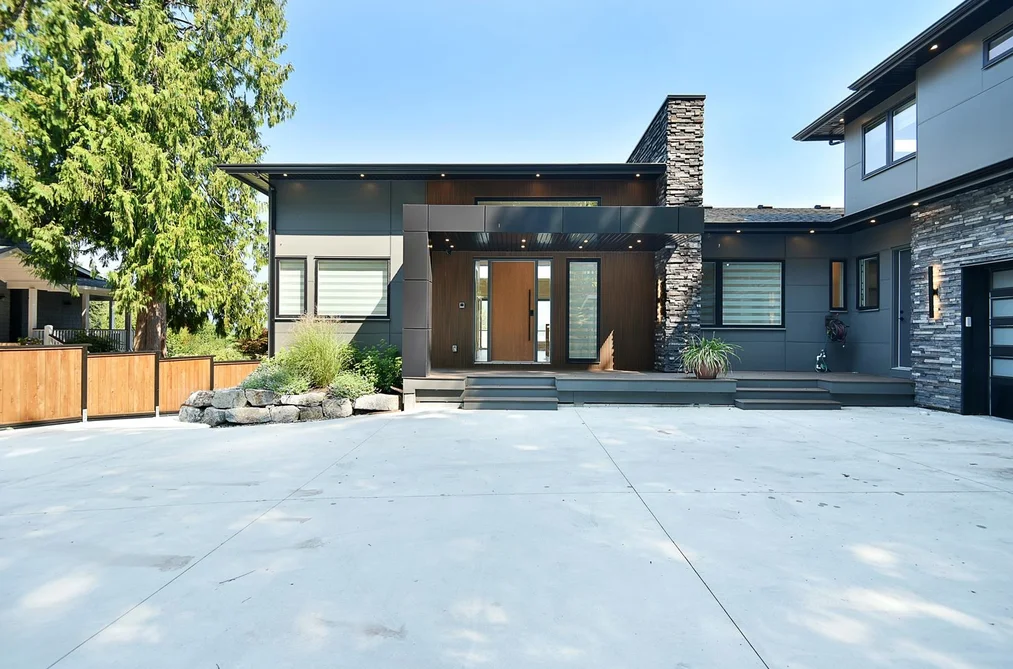 6553-6555 N Gale Avenue, Sechelt, BC - MLS: R3163666 - Photo 2 6553-6555 N Gale Avenue, Sechelt, BC - MLS: R3163666 - Photo 2