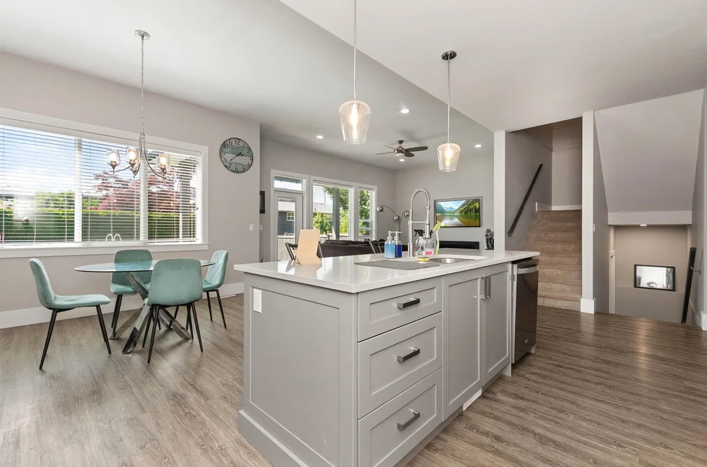 6567 FERN STREET, Chilliwack BC V2R 2Z7, Sardis BC — Residential for Sale - Photo 2