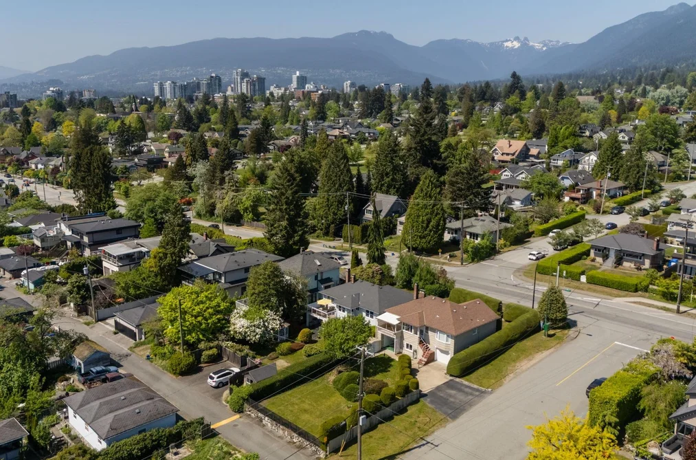 657 E KEITH ROAD, North Vancouver BC V7L 1W4, North Vancouver BC — Residential for Sale - Photo 2