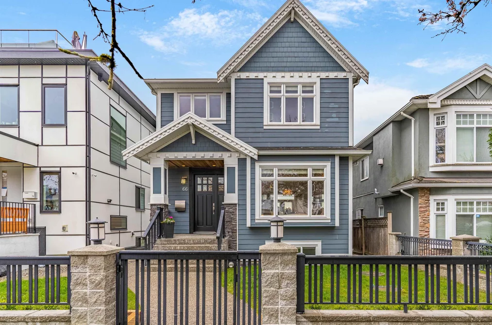 House for sale at 66 E 57th Avenue Vancouver British Columbia - MLS: R3112491