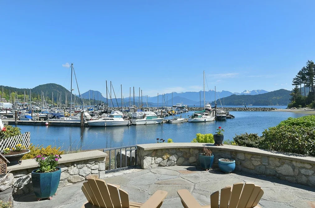 House for sale at 664 Bay Road Gibsons British Columbia - MLS: R3117547