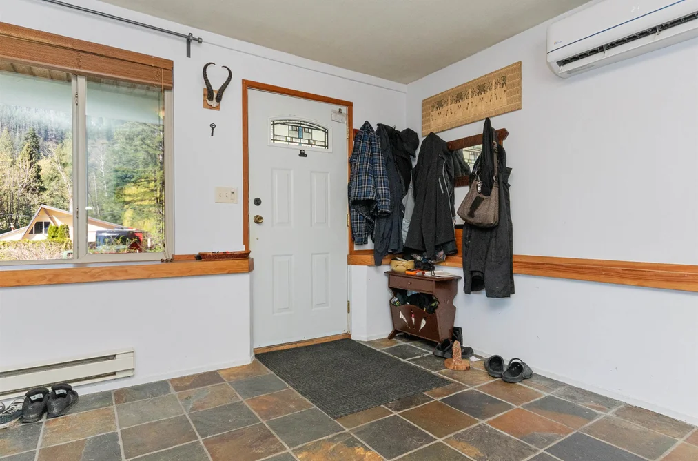 66662 SUMMER ROAD, Hope BC V0X 1L1, Hope BC — Residential for Sale - Photo 3
