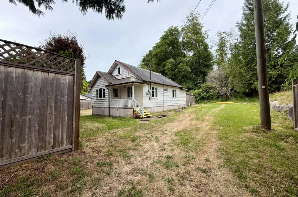 667 DOUGALL ROAD, Gibsons BC V0N 1V8, Gibsons BC — Residential for Sale - Photo 2