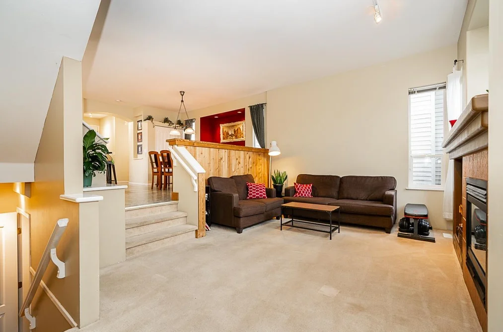6689 185th Street, Surrey, BC - House for Sale - Photo 8 of 40 6689 185th Street, Surrey, BC - House for Sale - Photo 8 of 40
