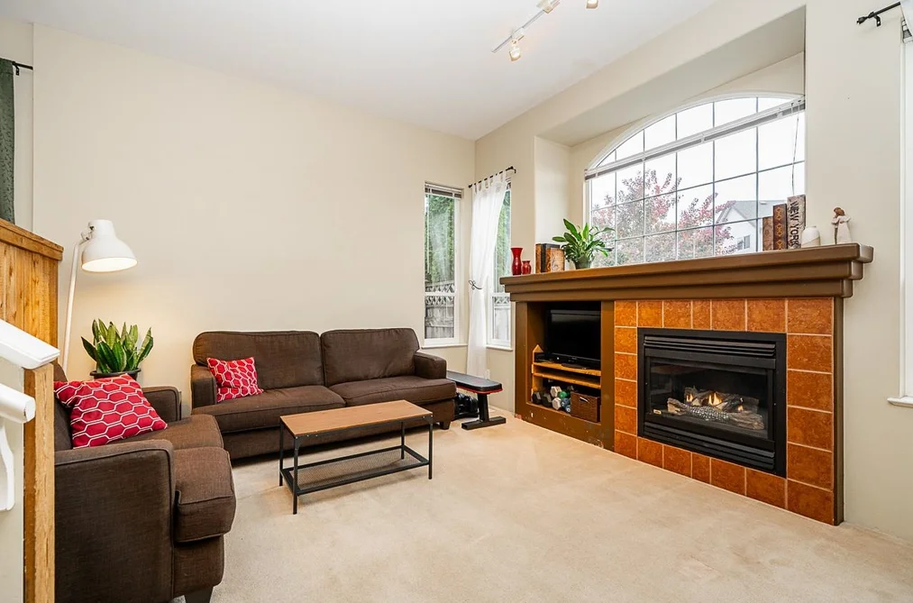 6689 185th Street, Surrey, BC - House for Sale - Photo 9 of 40 6689 185th Street, Surrey, BC - House for Sale - Photo 9 of 40