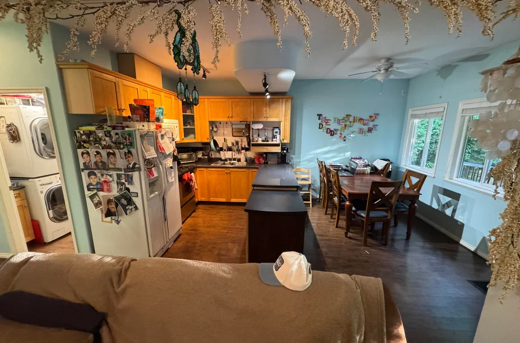 6693 CANADA WAY, Burnaby BC V5E 3P9, Burnaby BC — Residential for Sale - Photo 2