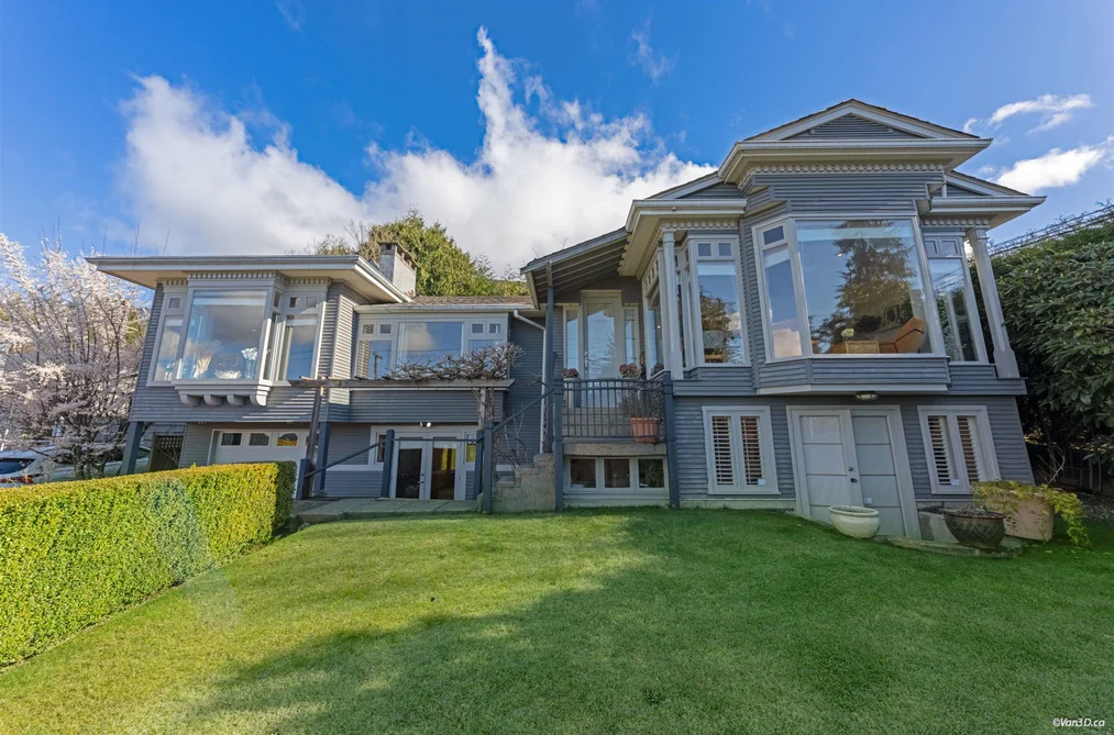 House for sale at 670 Montroyal Boulevard North Vancouver British Columbia - MLS: R3107427