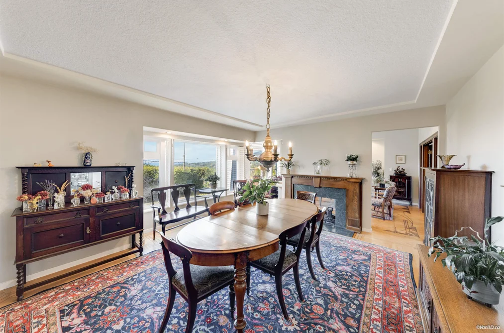 670 MONTROYAL BOULEVARD, North Vancouver BC V7R 2G3, North Vancouver BC — Residential for Sale - Photo 2