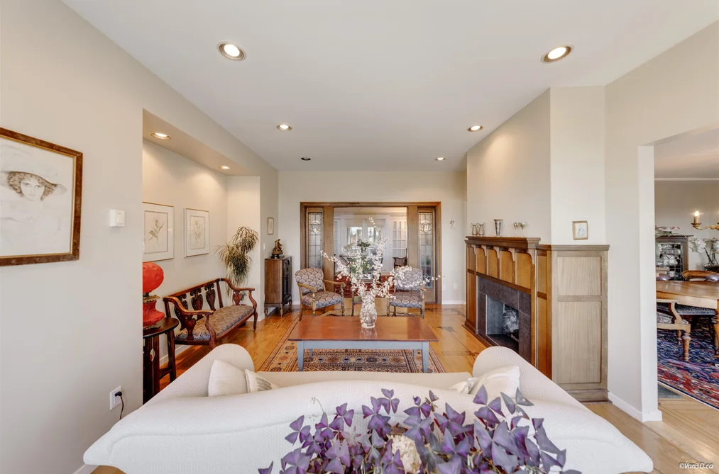 670 MONTROYAL BOULEVARD, North Vancouver BC V7R 2G3, North Vancouver BC — Residential for Sale - Photo 4