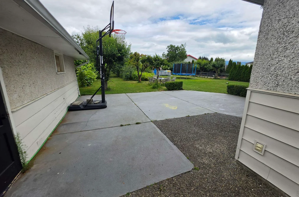 672 COLUMBIA STREET, Abbotsford, BC — Residential for Sale — Photo 4 of 28