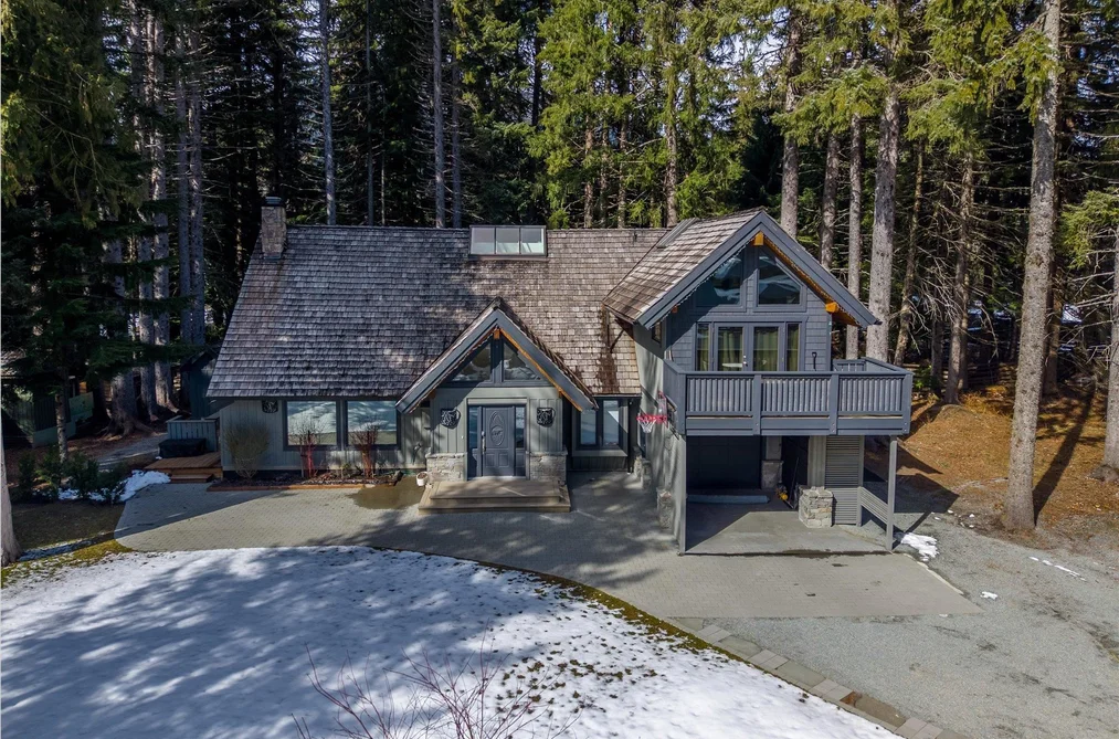 House for sale at 6725 Crabapple Drive Whistler British Columbia - MLS: R3101803