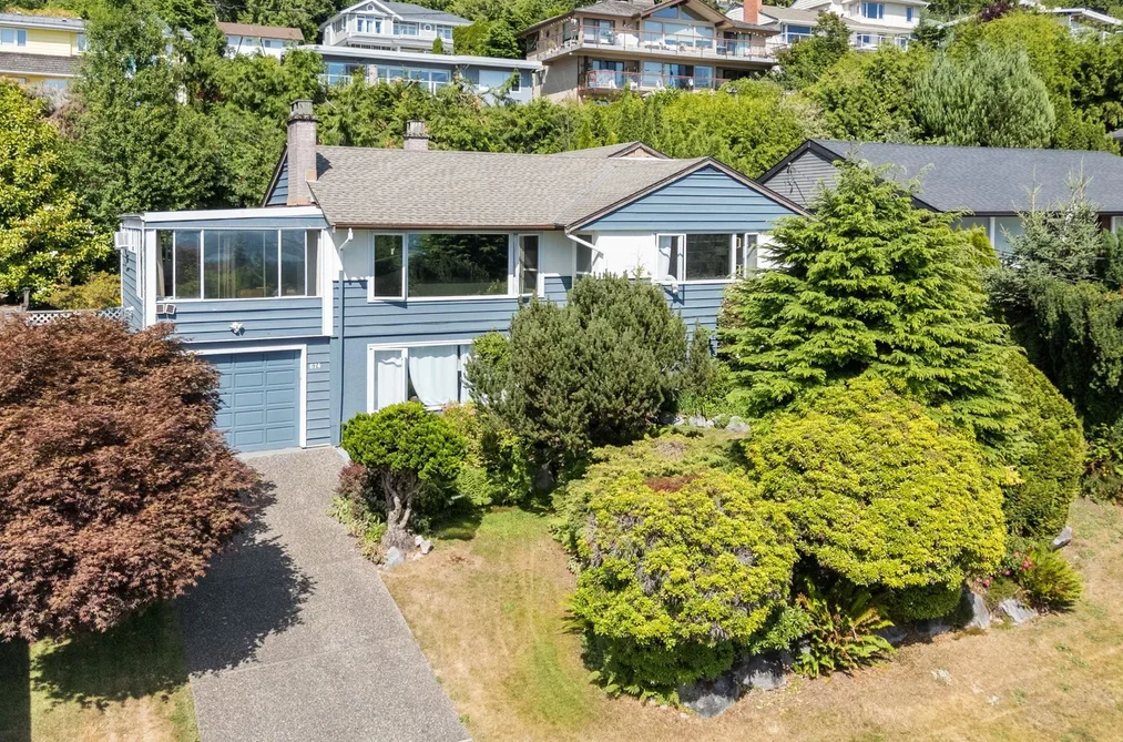 674 BLUERIDGE AVENUE, North Vancouver BC V7R 2J3, North Vancouver BC — Residential for Sale - Photo 2