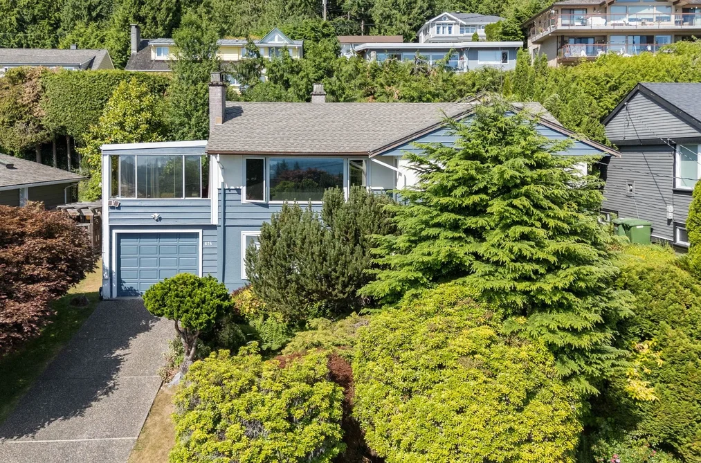 674 BLUERIDGE AVENUE, North Vancouver BC V7R 2J3, North Vancouver BC — Residential for Sale — Photo 3 of 34