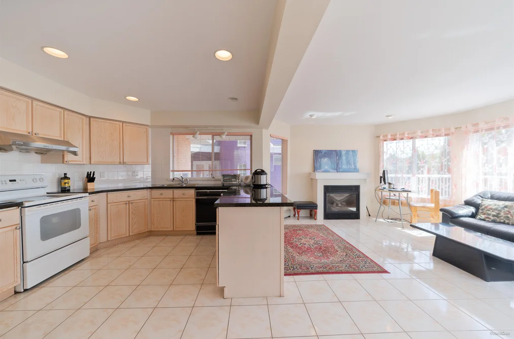 6758 KITCHENER STREET, Burnaby BC V5B 2J9, Burnaby BC — Residential for Sale - Photo 2