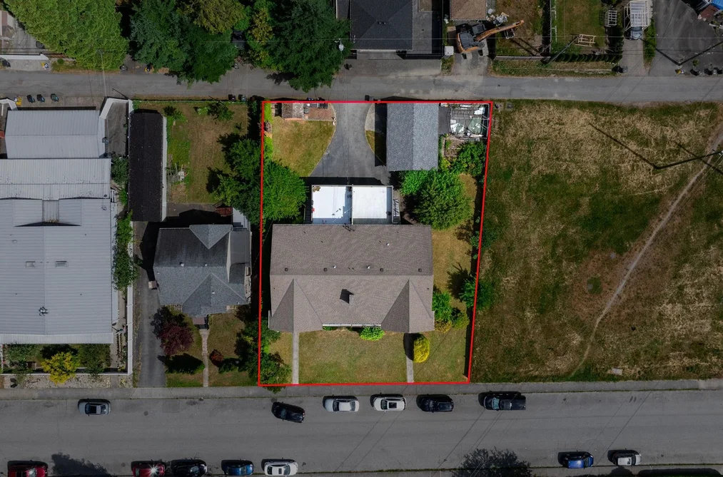 Quadruplex for sale at 6775 -6777 Balmoral Street Burnaby British Columbia - MLS: R3168594