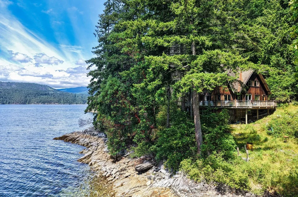 House for sale at 6787 Sechelt Inlet Road Sechelt British Columbia - MLS: R3145088