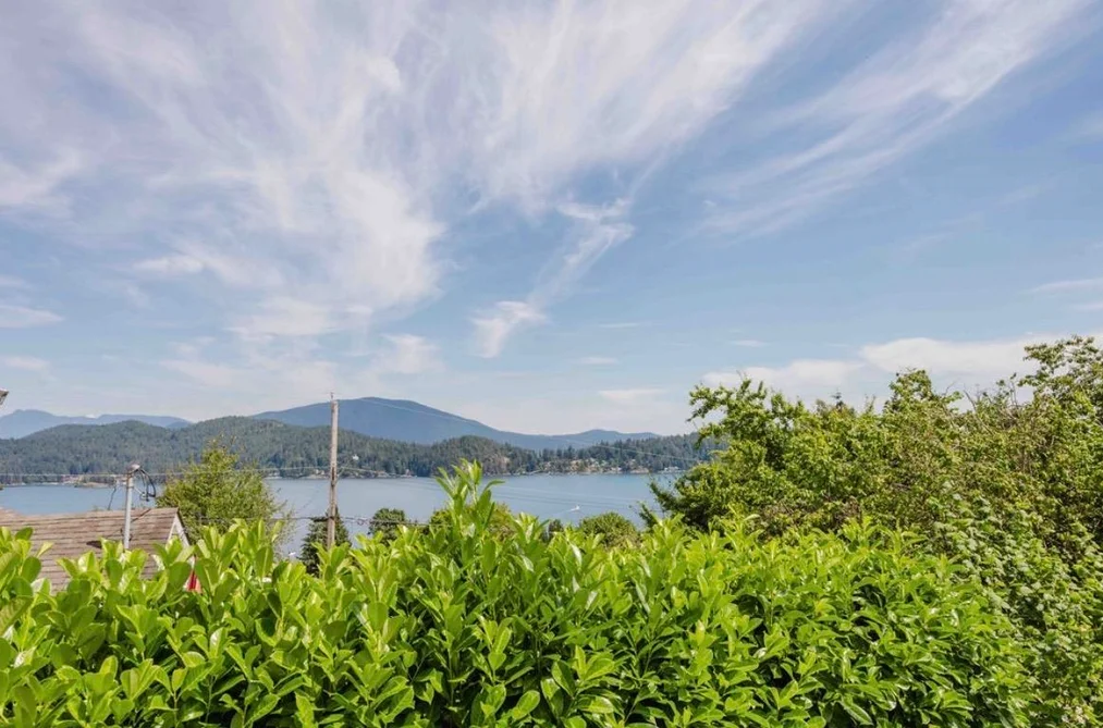 679 CORLETT ROAD, Gibsons BC V0N 1V9, Gibsons BC — Residential for Sale — Photo 3 of 40