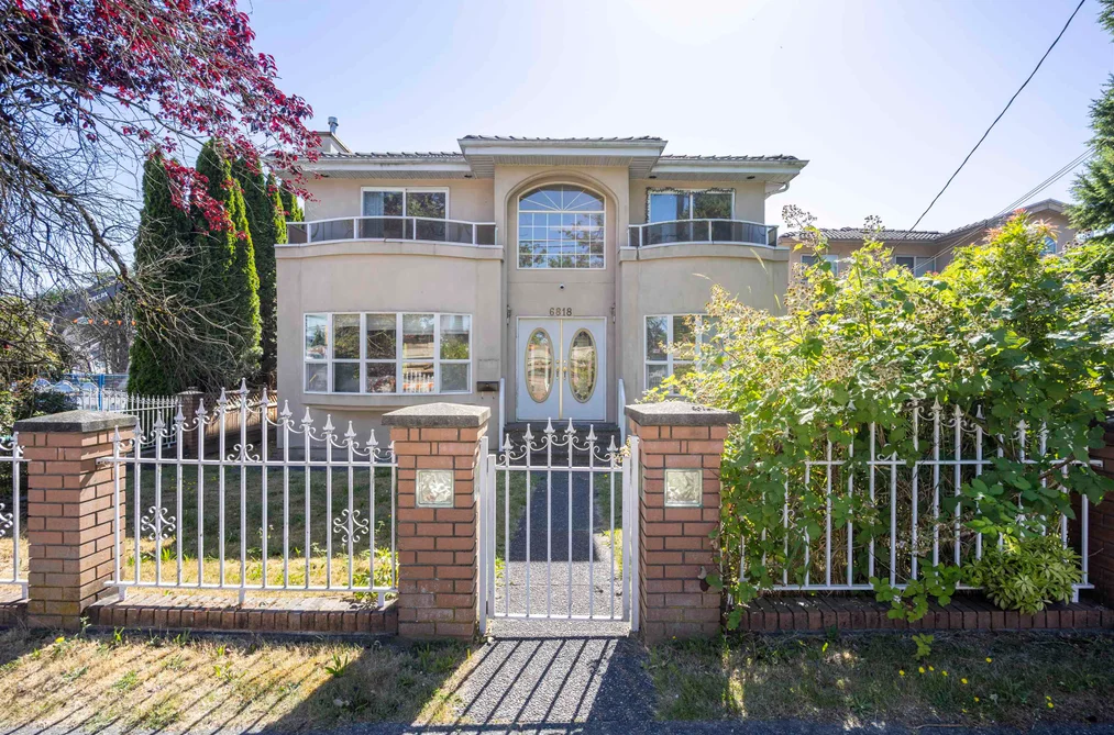 House for sale at 6818 Gilley Avenue Burnaby British Columbia - MLS: R3139138