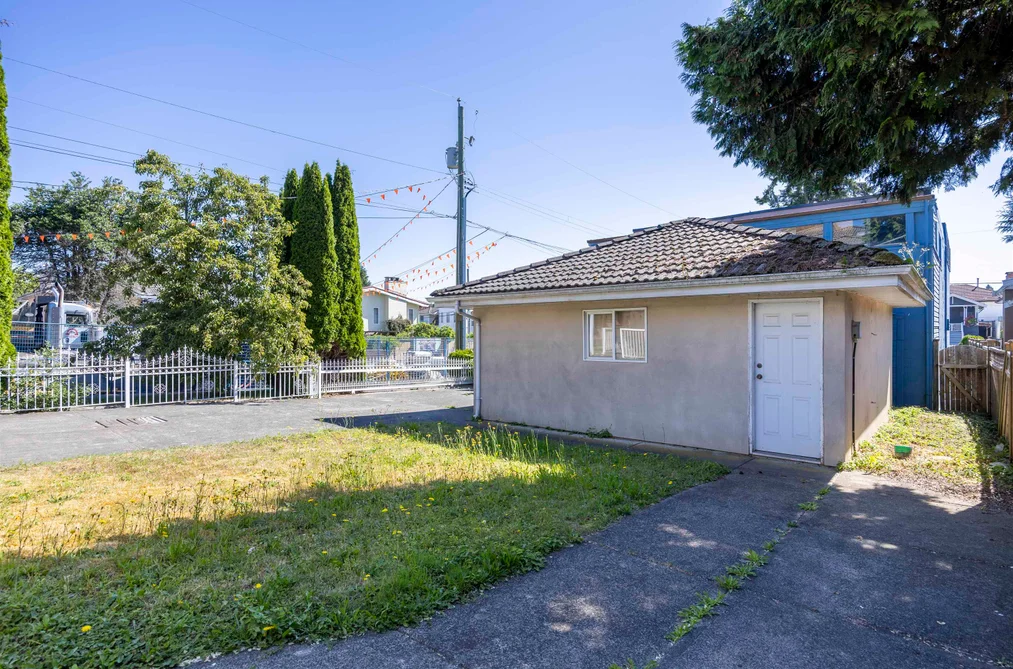 6818 GILLEY AVENUE, Burnaby BC V5J 4W7, Burnaby BC — Residential for Sale — Photo 35 of 39