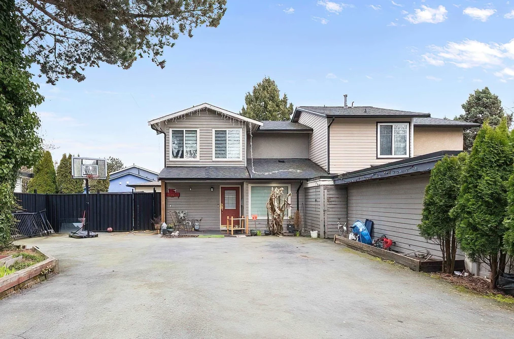 Half Duplex for sale at 6860 134 Street Surrey British Columbia - MLS: R3099968